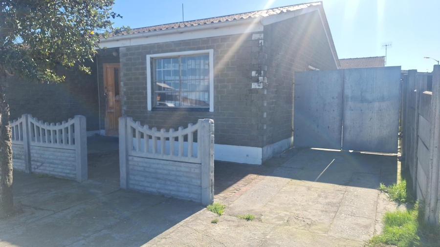 3 Bedroom Property for Sale in Lentegeur Western Cape